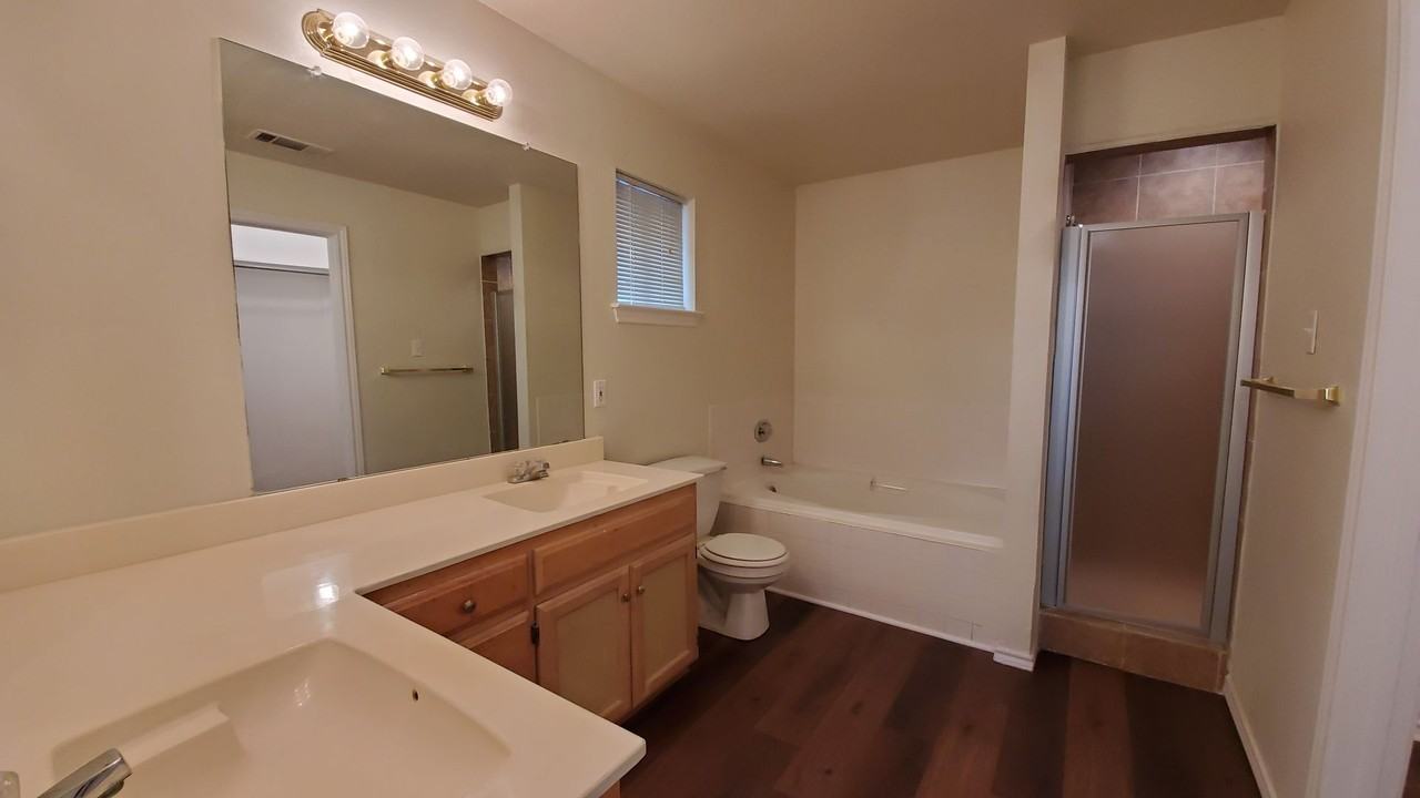 2331 Brookview Dr - Photo 5 of 8