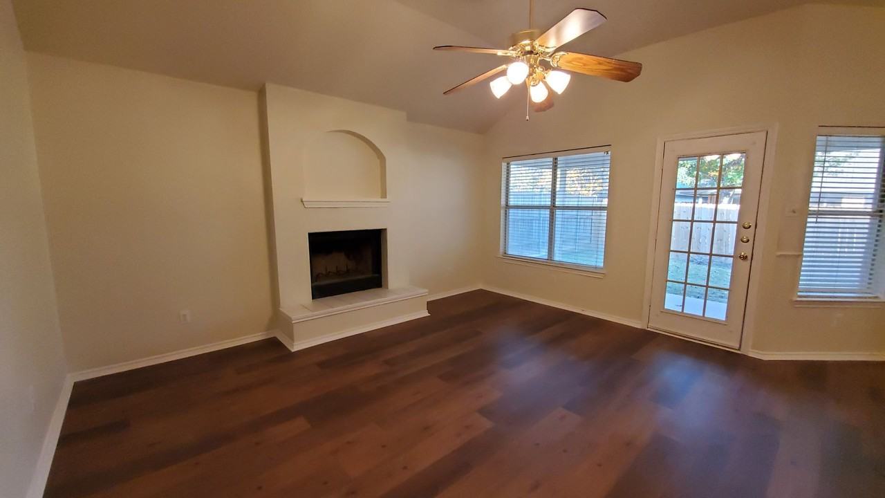 2331 Brookview Dr - Photo 6 of 8