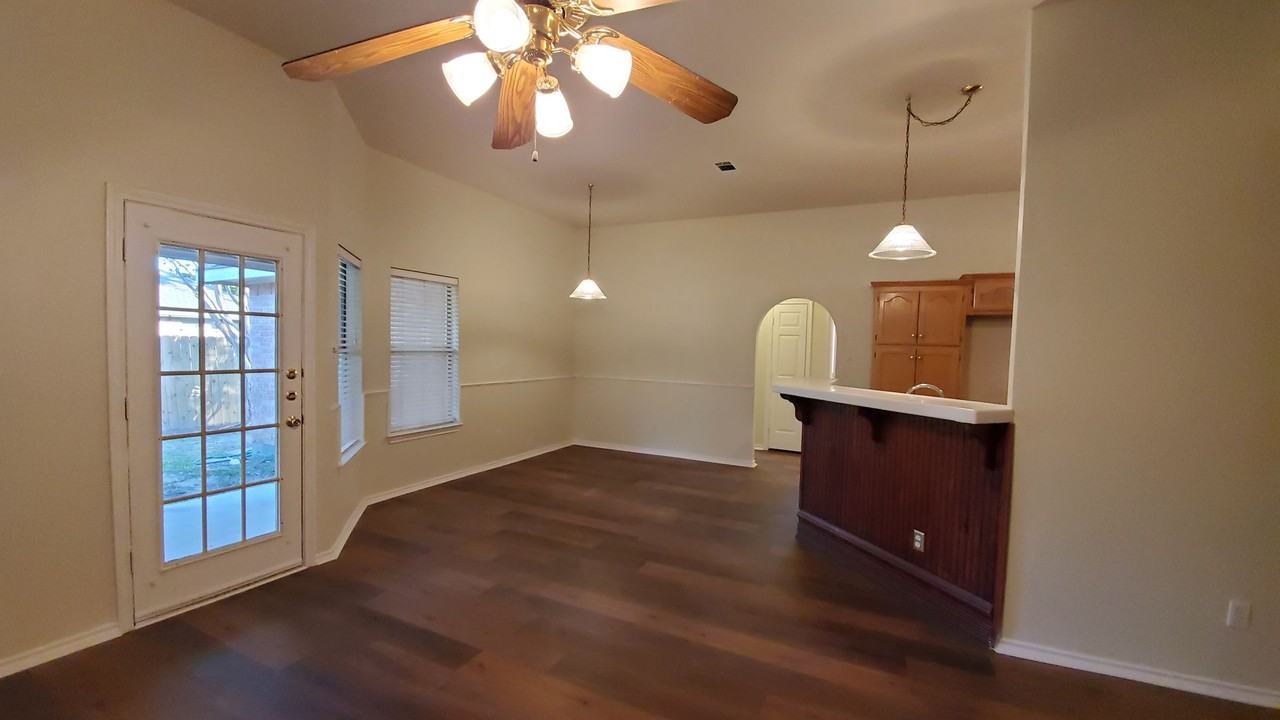 2331 Brookview Dr - Photo 7 of 8