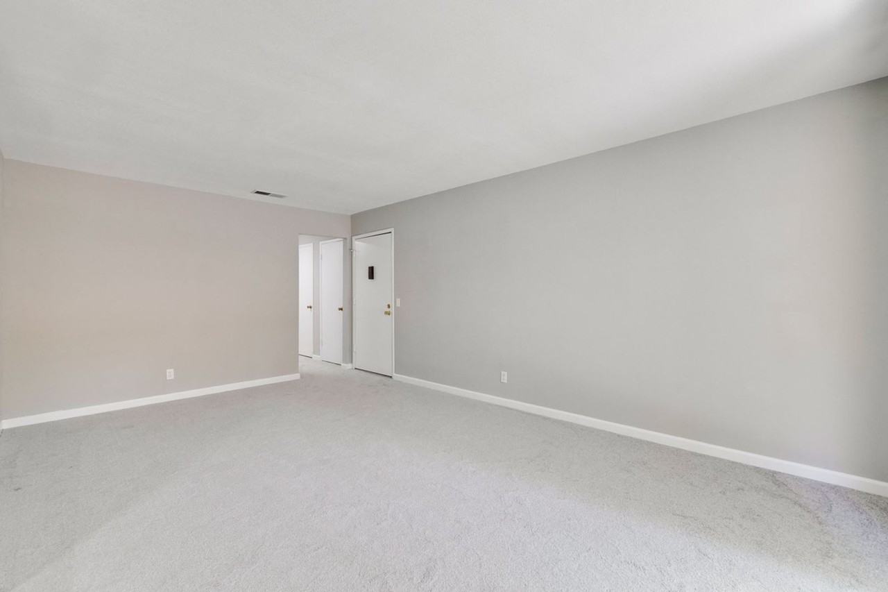 2466 W Bayshore Rd #4 - Photo 2 of 15