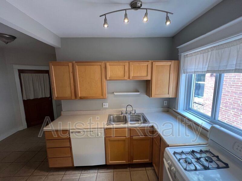 2009A Maury Ave - Photo 2 of 10