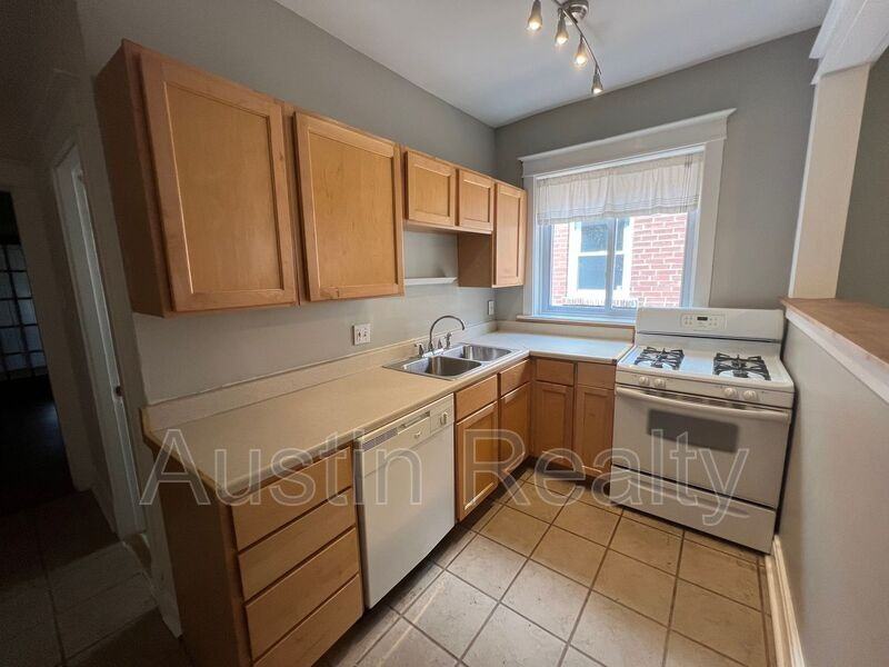 2009A Maury Ave - Photo 3 of 10