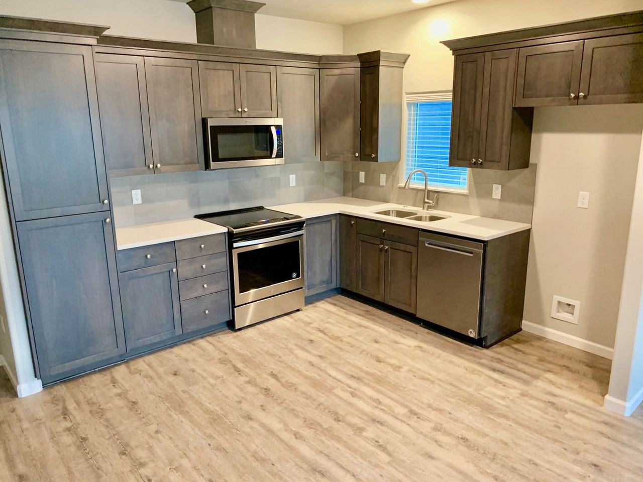 825 Water Ave Ne - Photo 3 of 3
