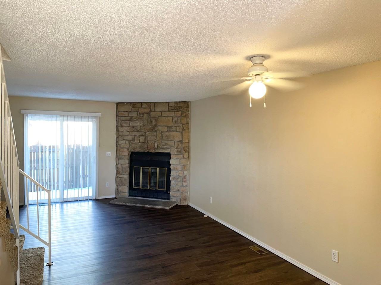 4321 Charleston Dr - Photo 2 of 14