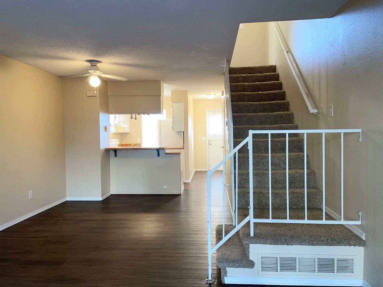 4321 Charleston Dr - Photo 3 of 14