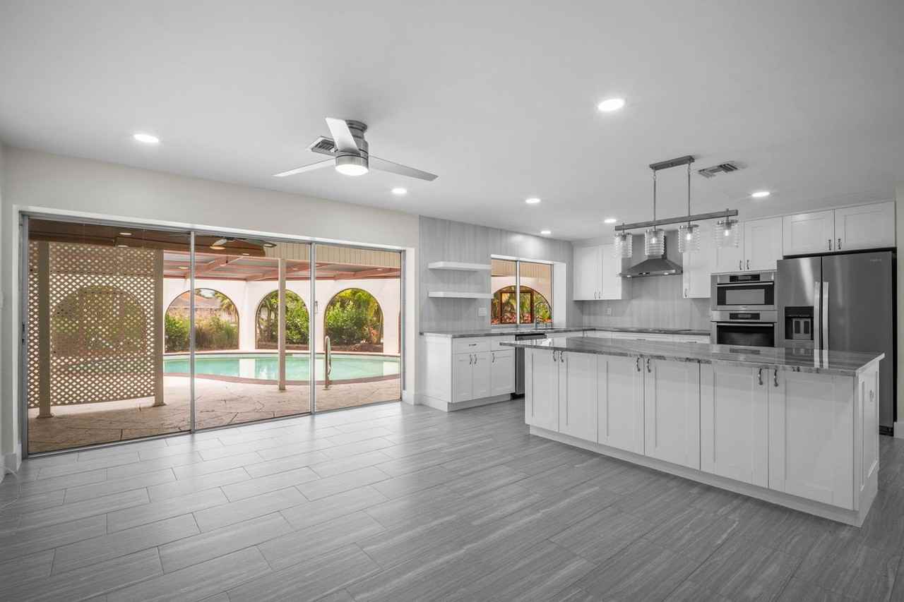 538 Fairway Ter - Photo 2 of 24