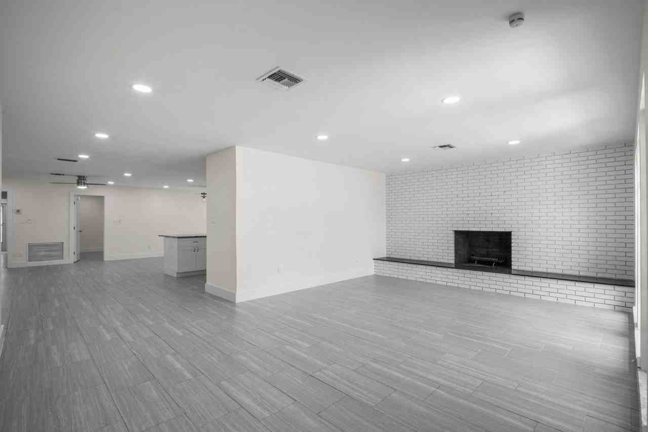 538 Fairway Ter - Photo 3 of 24