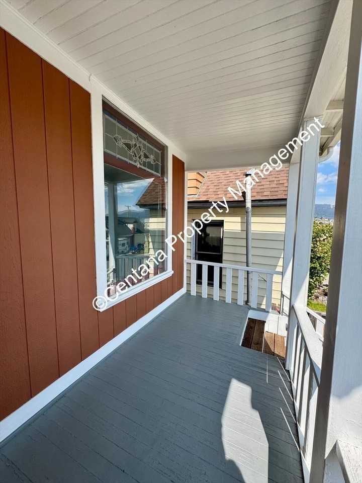 917 W Woolman St - Photo 4 of 33