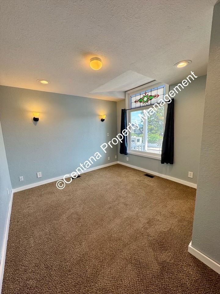 917 W Woolman St - Photo 6 of 33