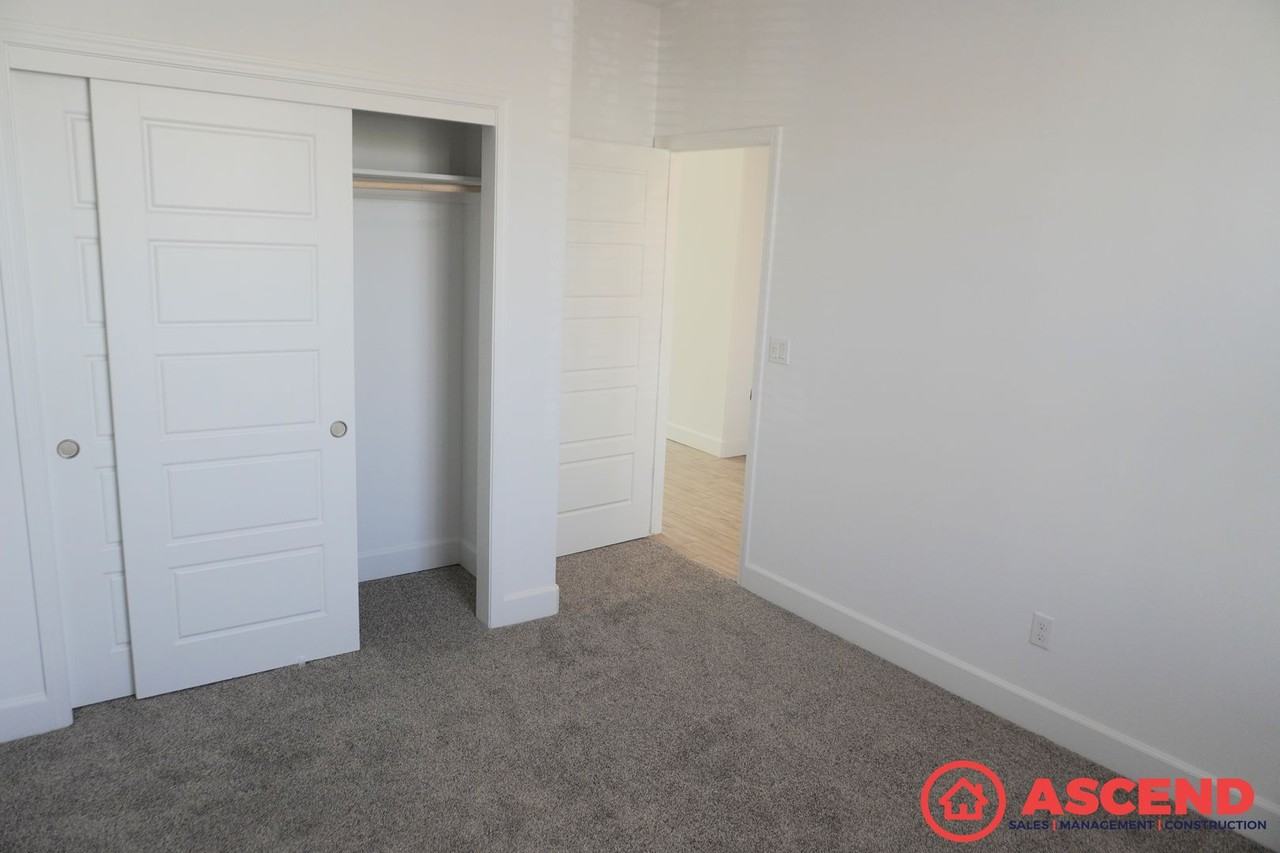 9313 Willow Terrace Dr - Photo 3 of 14