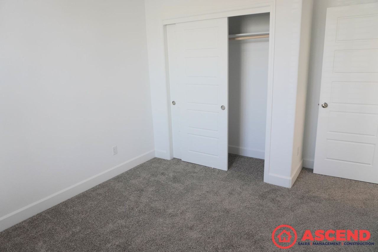 9313 Willow Terrace Dr - Photo 4 of 14