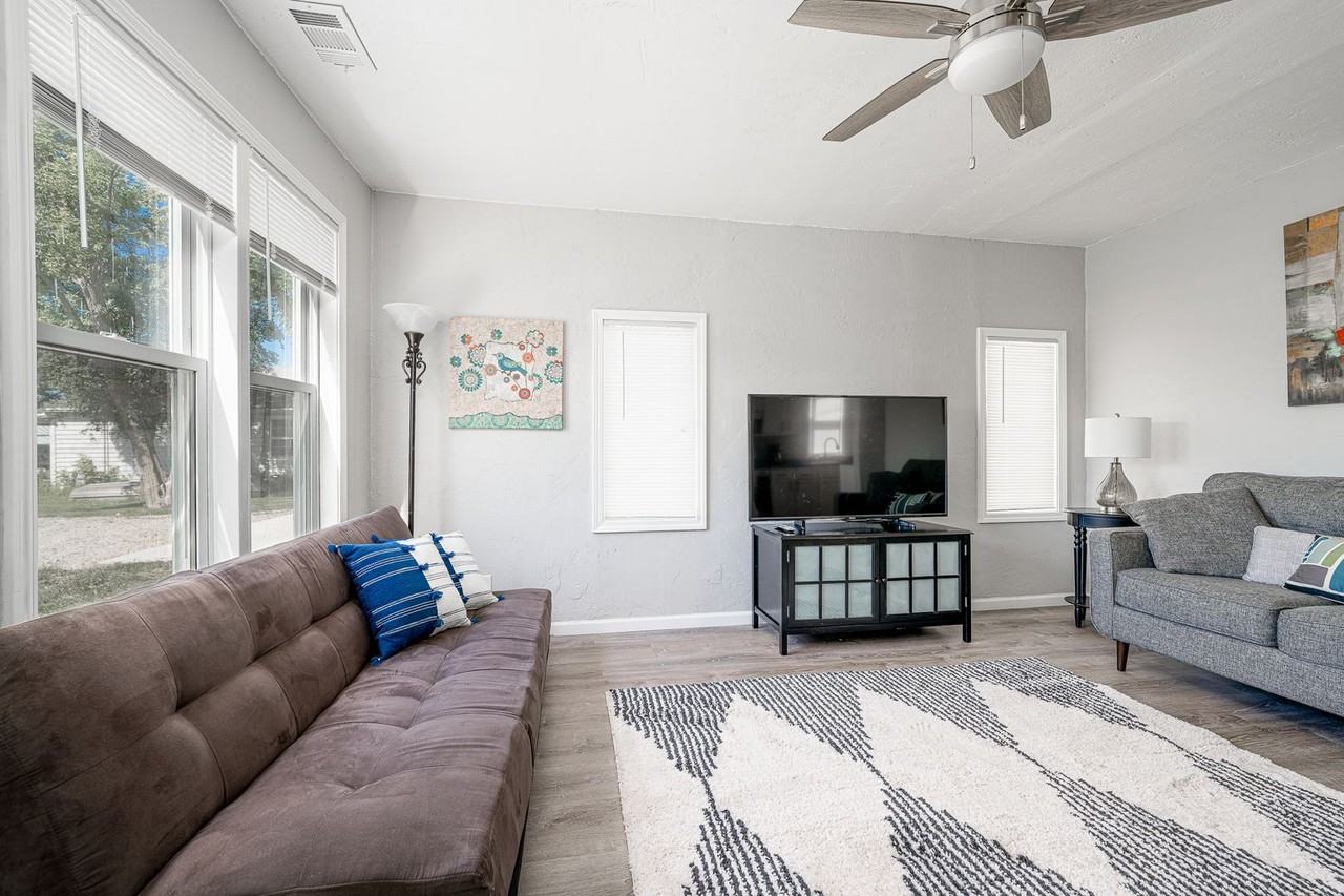 1310 Katherine St - Photo 2 of 11
