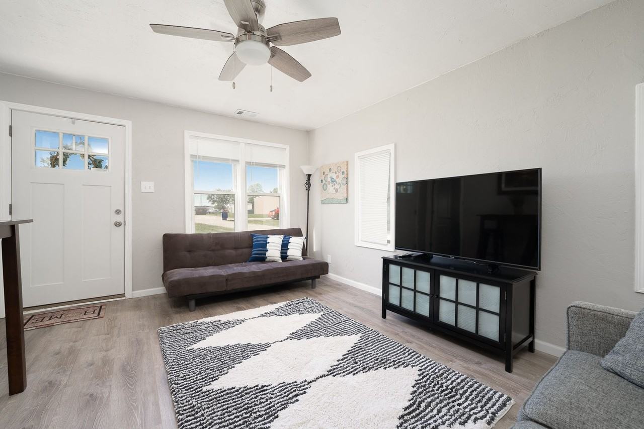 1310 Katherine St - Photo 3 of 11