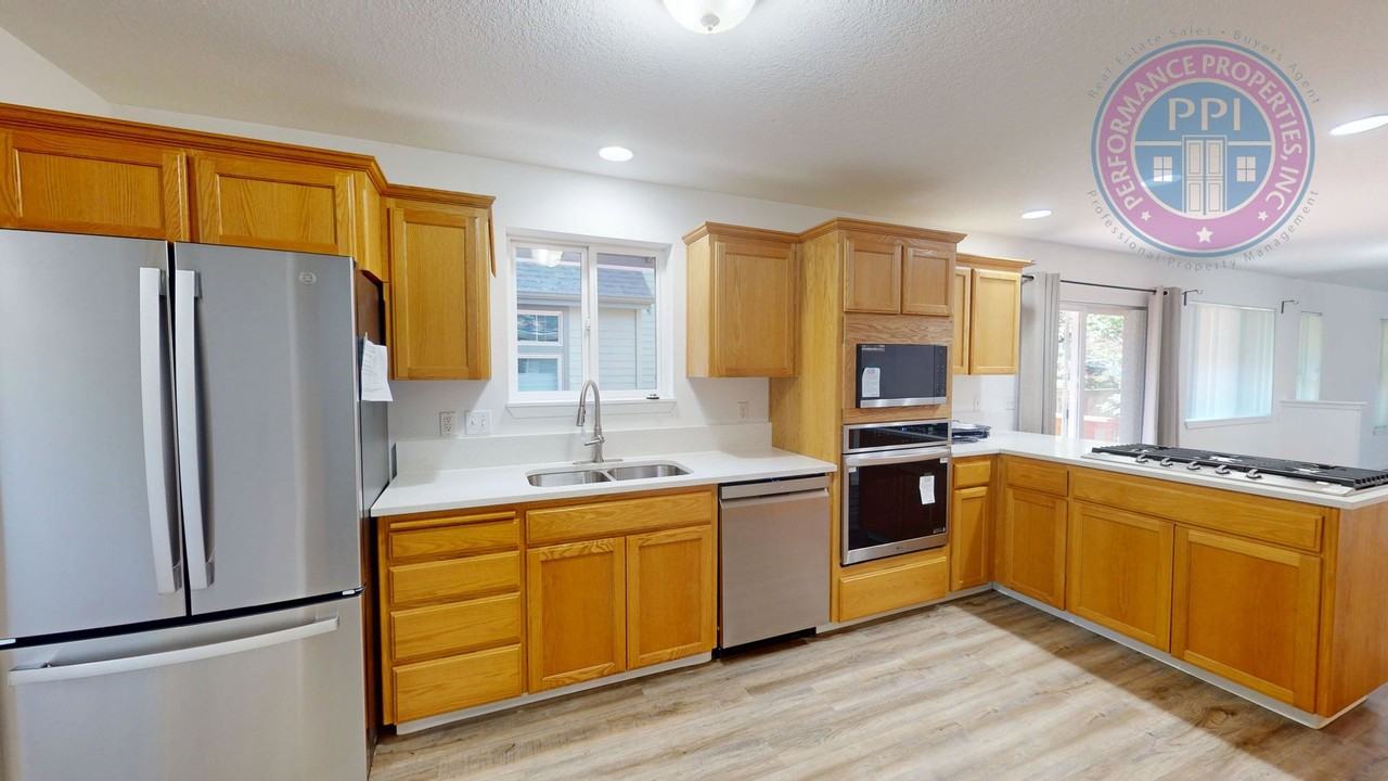 621 9th St - Photo 2 of 31