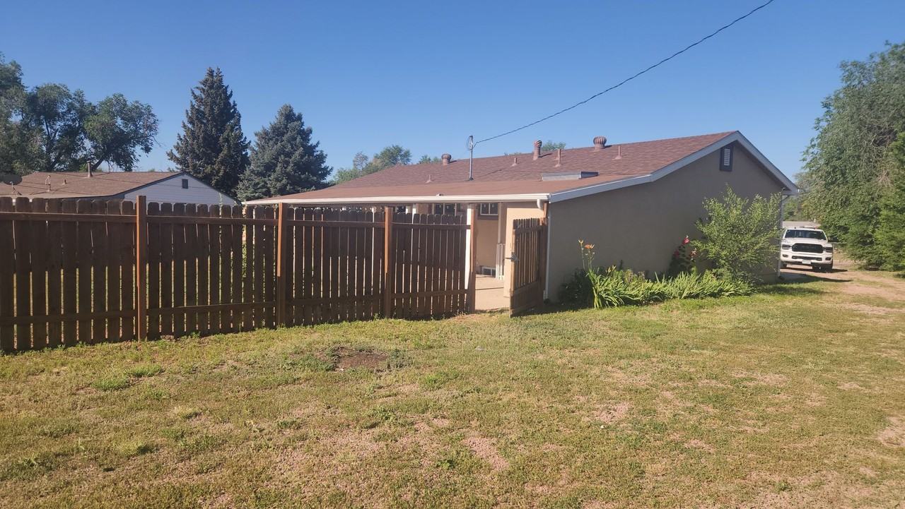 205 Security Blvd - Photo 3 of 22