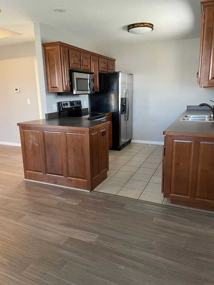 408 Hodge Dr - Photo 3 of 17