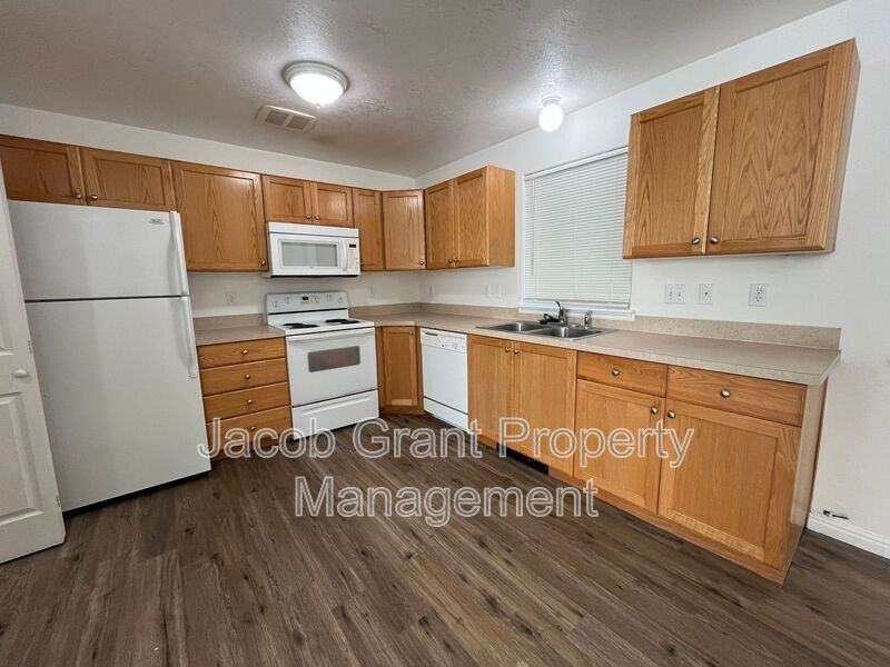 3550 Deloy Dr #1 - Photo 5 of 9