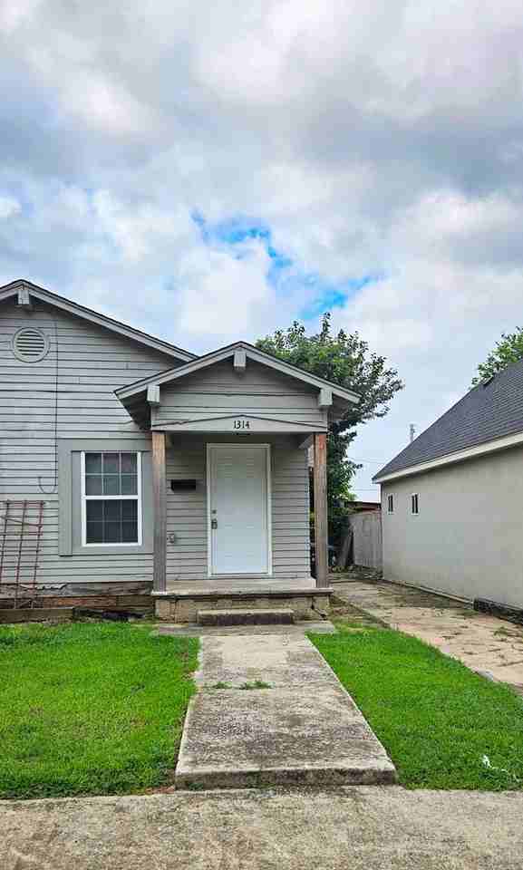 1314 Nw 12th St - Photo 2 of 11