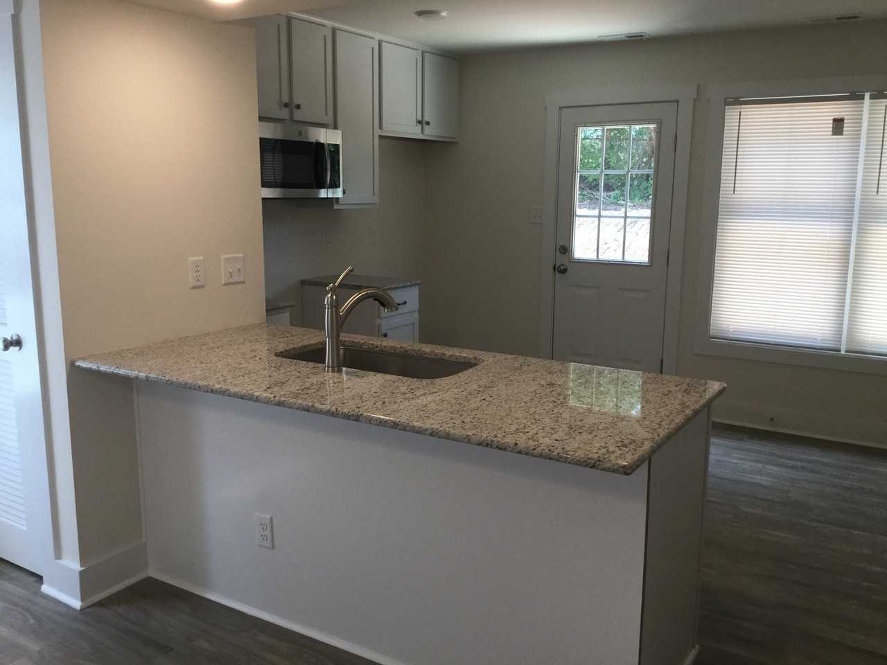 203 N Dillard St #B - Photo 3 of 10