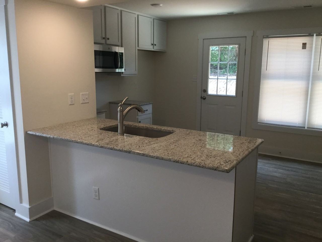 203 N Dillard St #B - Photo 5 of 10