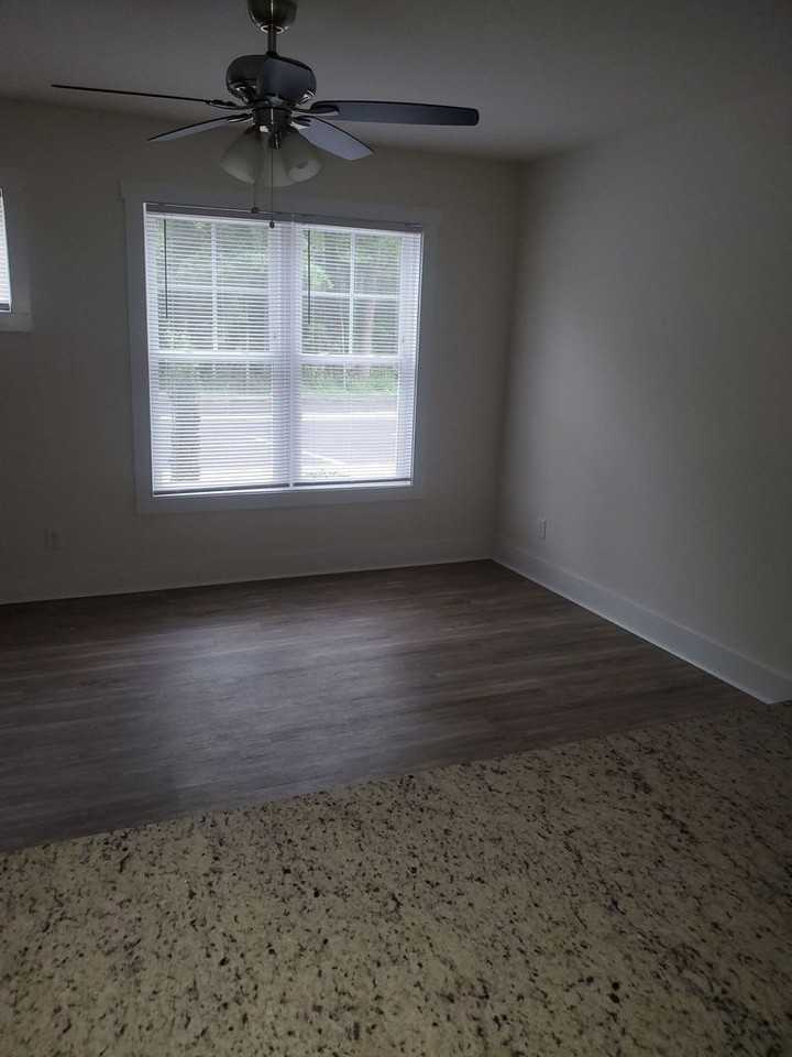 203 N Dillard St #B - Photo 6 of 10