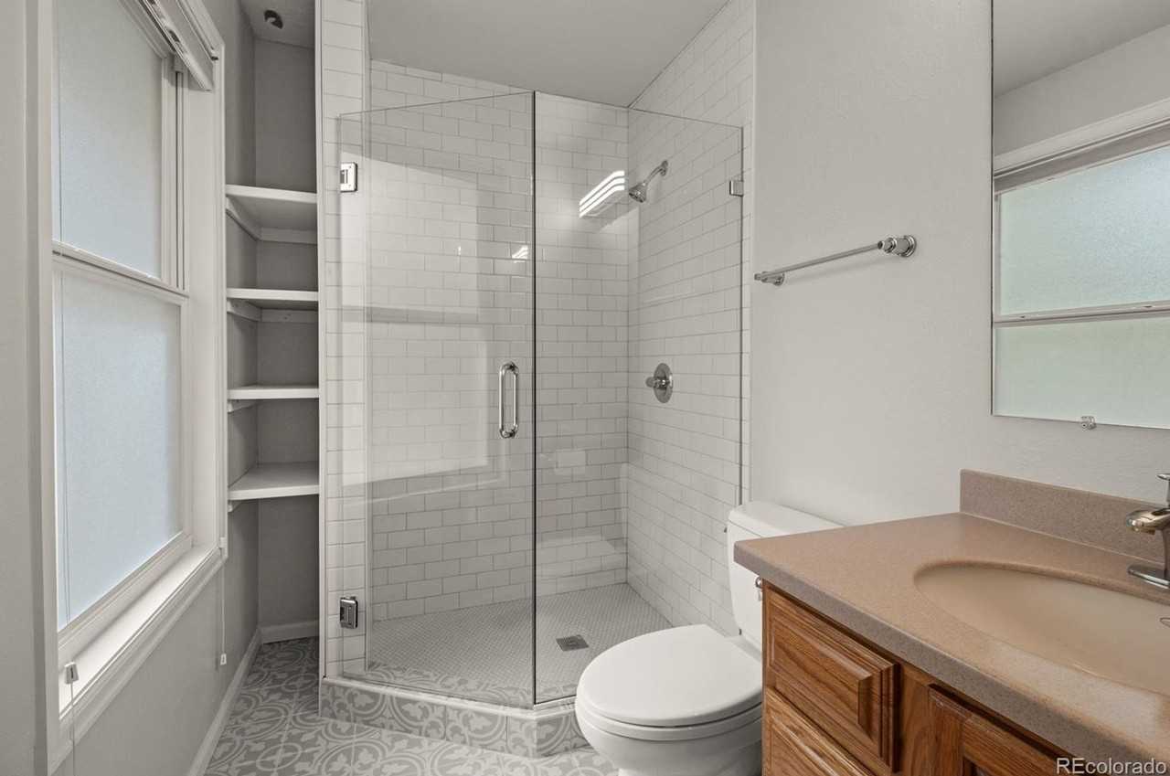 395 Monarch St - Photo 5 of 12