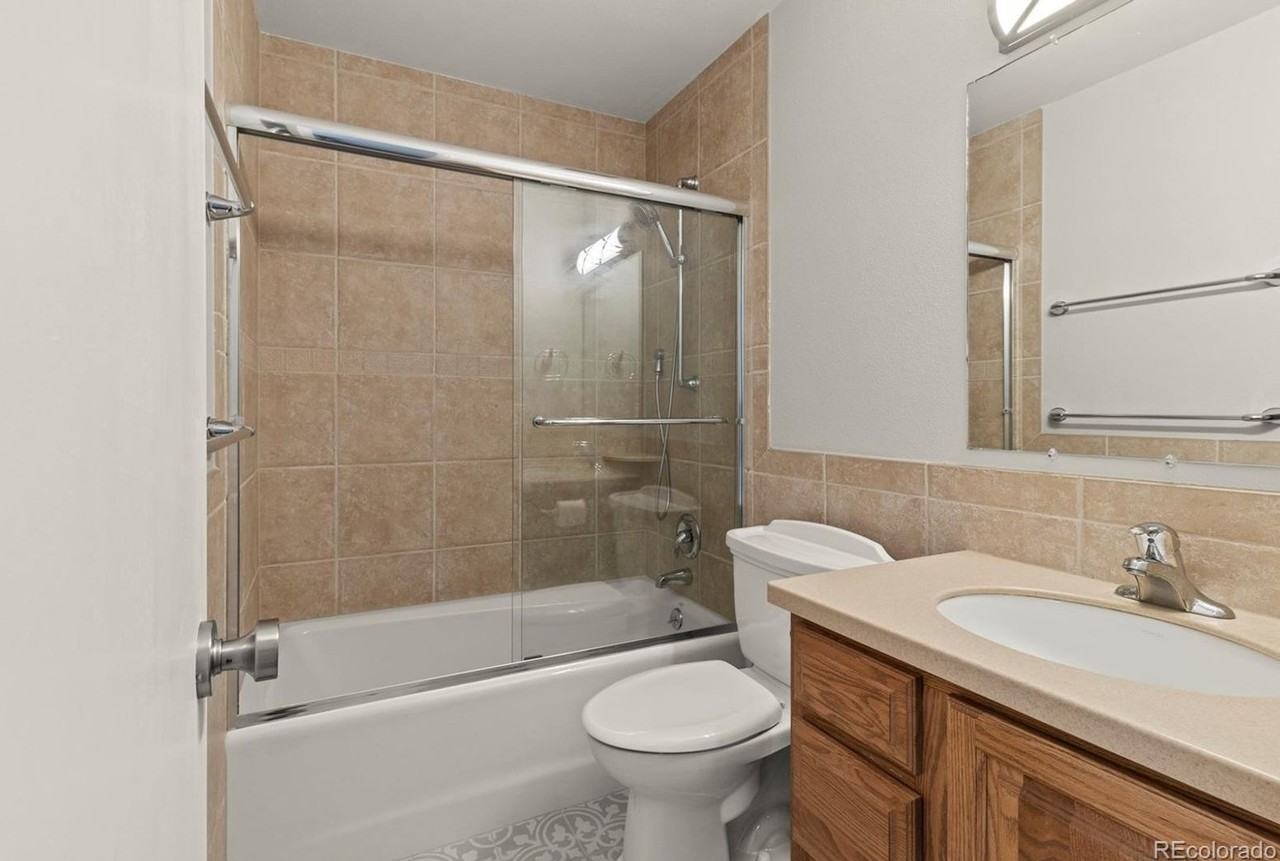 395 Monarch St - Photo 6 of 12