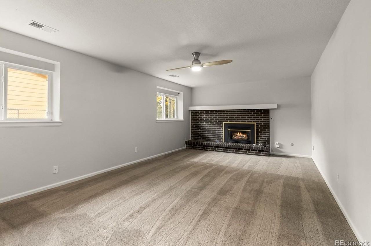 395 Monarch St - Photo 7 of 12