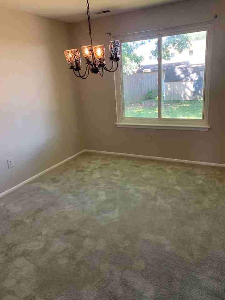 313 Winterberry Dr - Photo 3 of 11