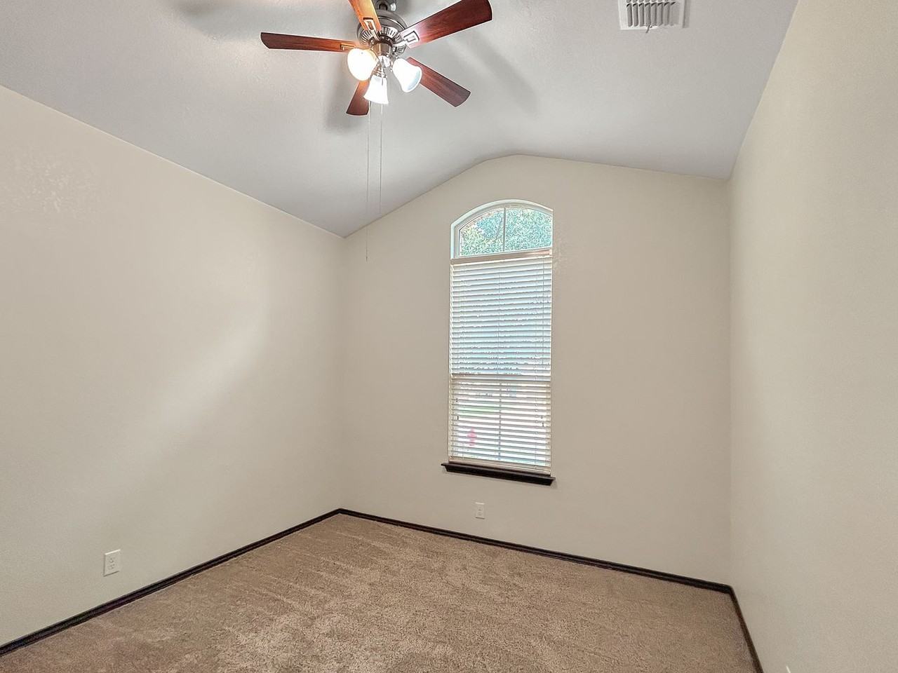 13820 Blakeville - Photo 6 of 27