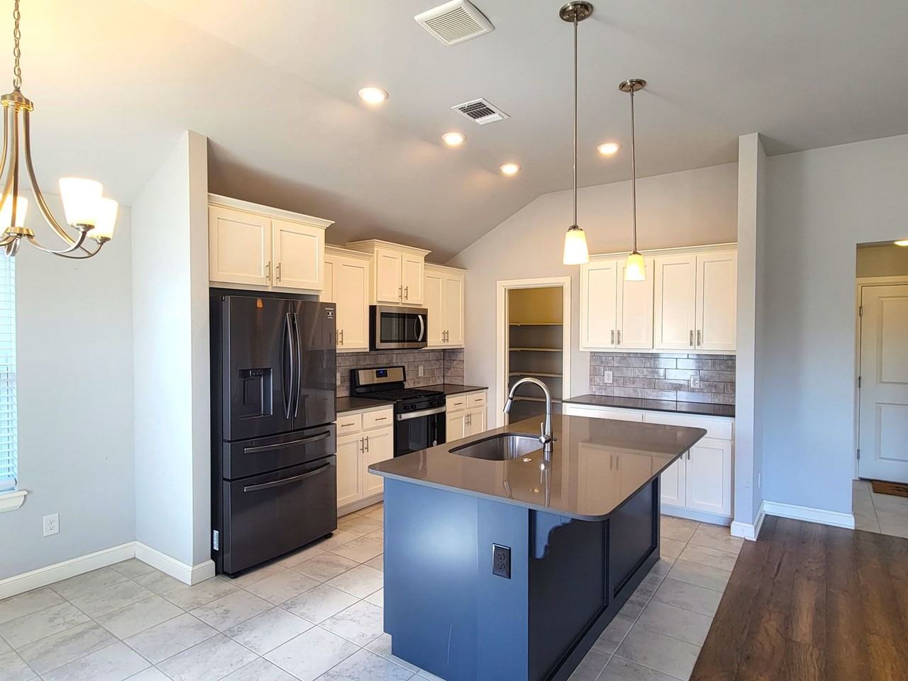 18641 Cantar Dr - Photo 7 of 21