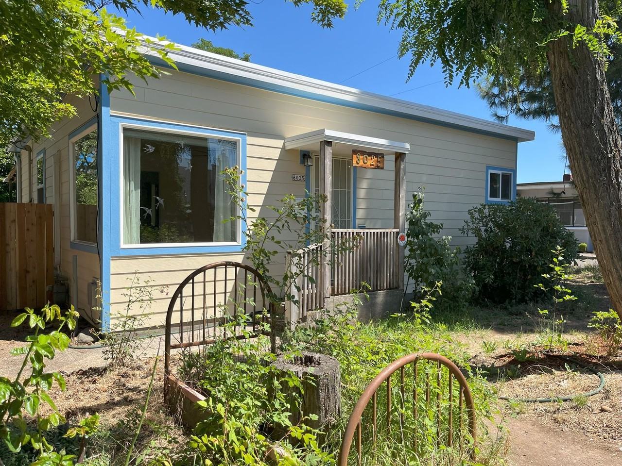 8025 Se Woodstock Blvd - Photo 3 of 37