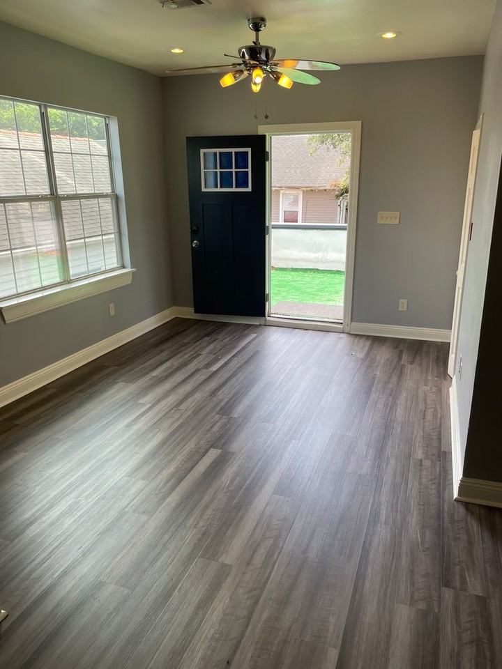 438 438 - 440 South Clark Street - 440 Upper - Photo 4 of 19