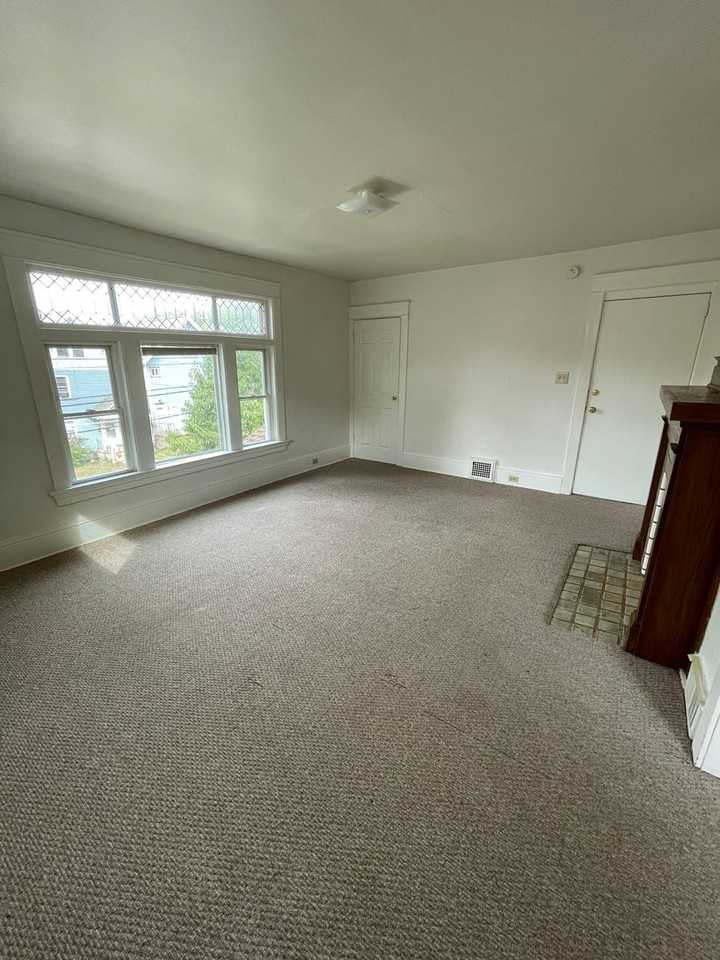 639 W 5th St - Photo 2 of 18