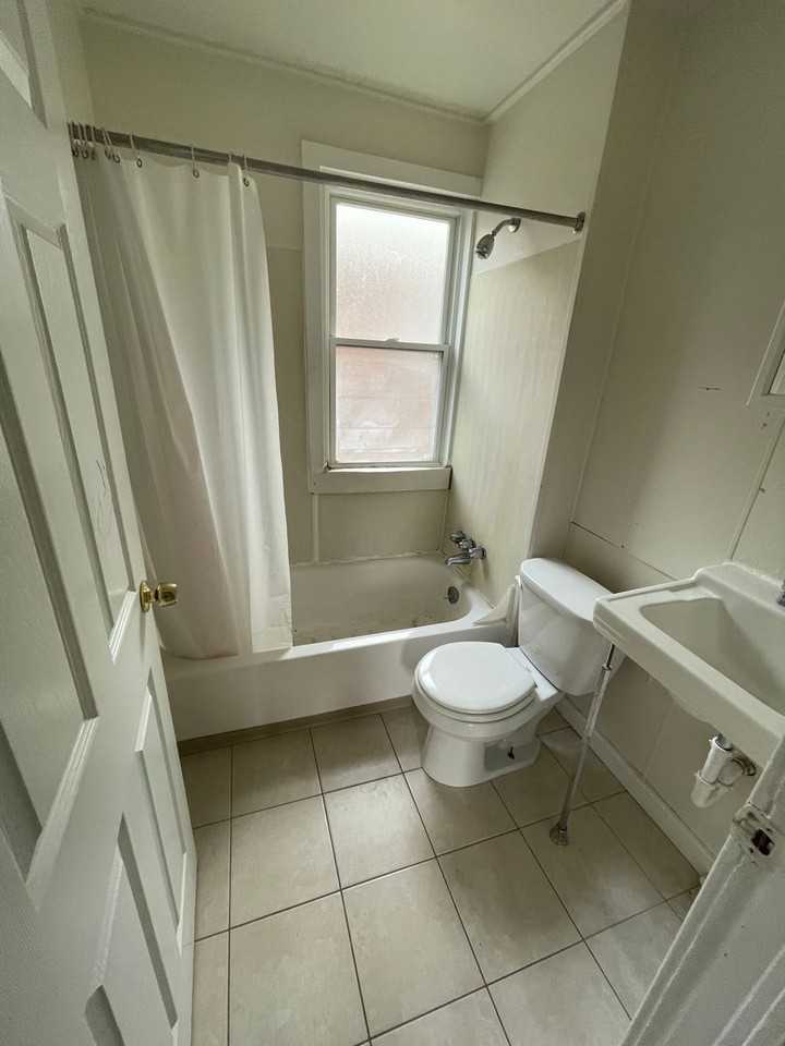 639 W 5th St - Photo 5 of 18