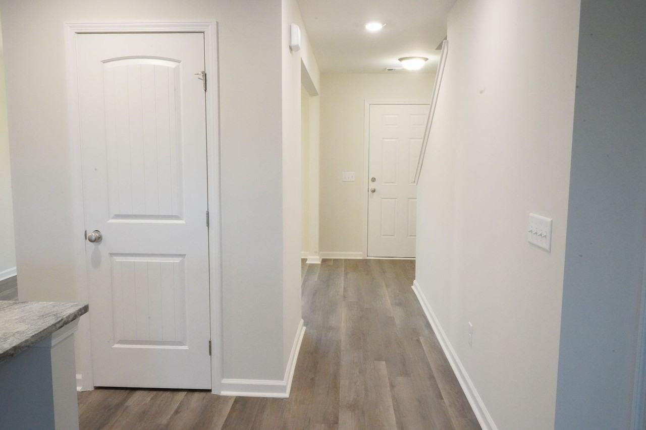 270 Cromer St - Photo 7 of 50