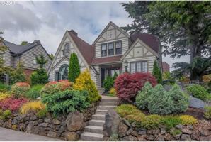 featured image of 3565 Ne Klickitat St