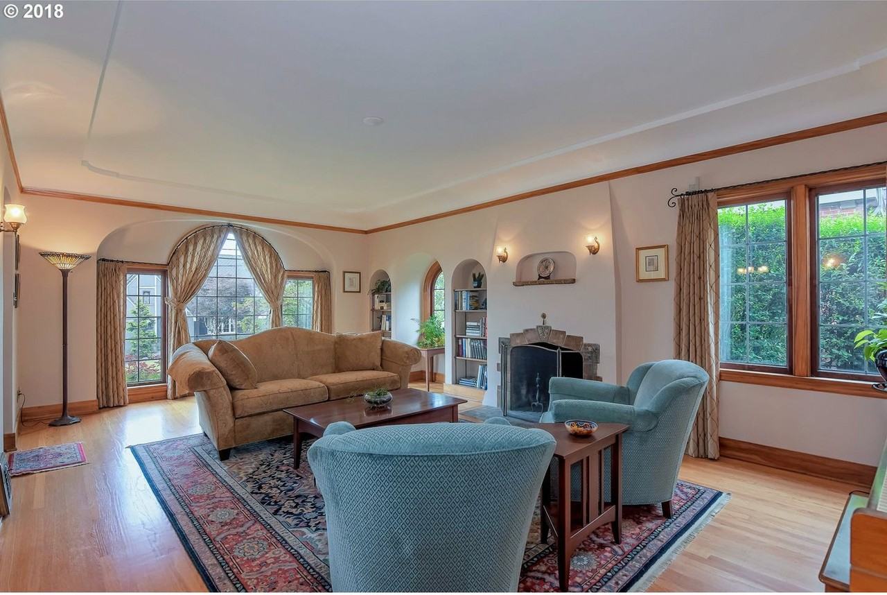 3565 Ne Klickitat St - Photo 7 of 30