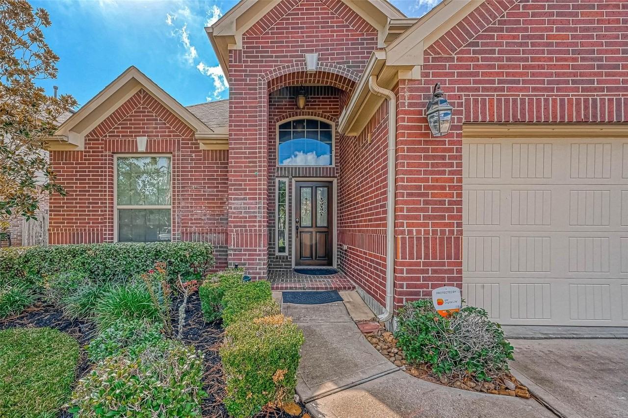 21219 Barrett Creek Ln - Photo 2 of 13