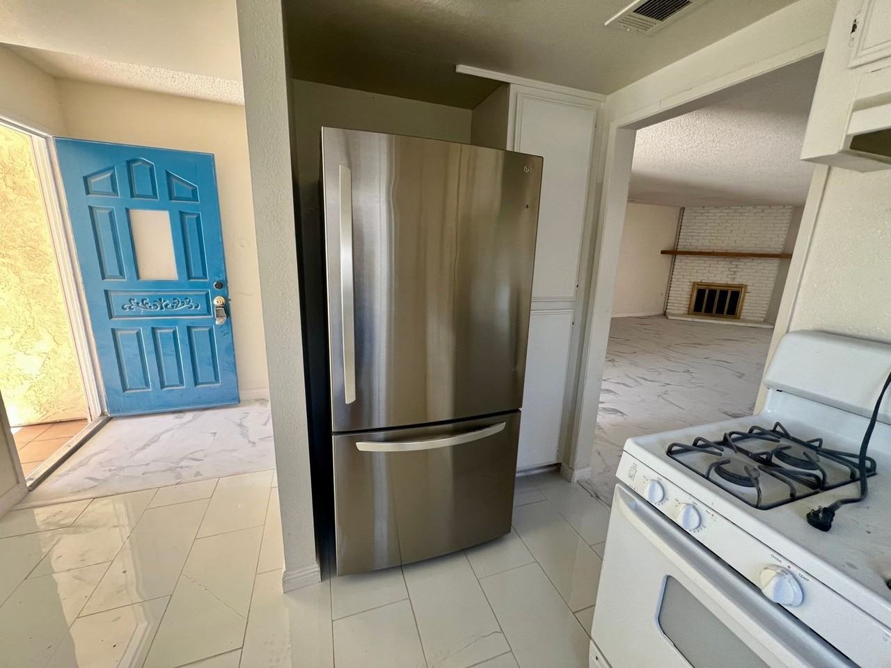 13330 Stoneridge Dr - Photo 2 of 21