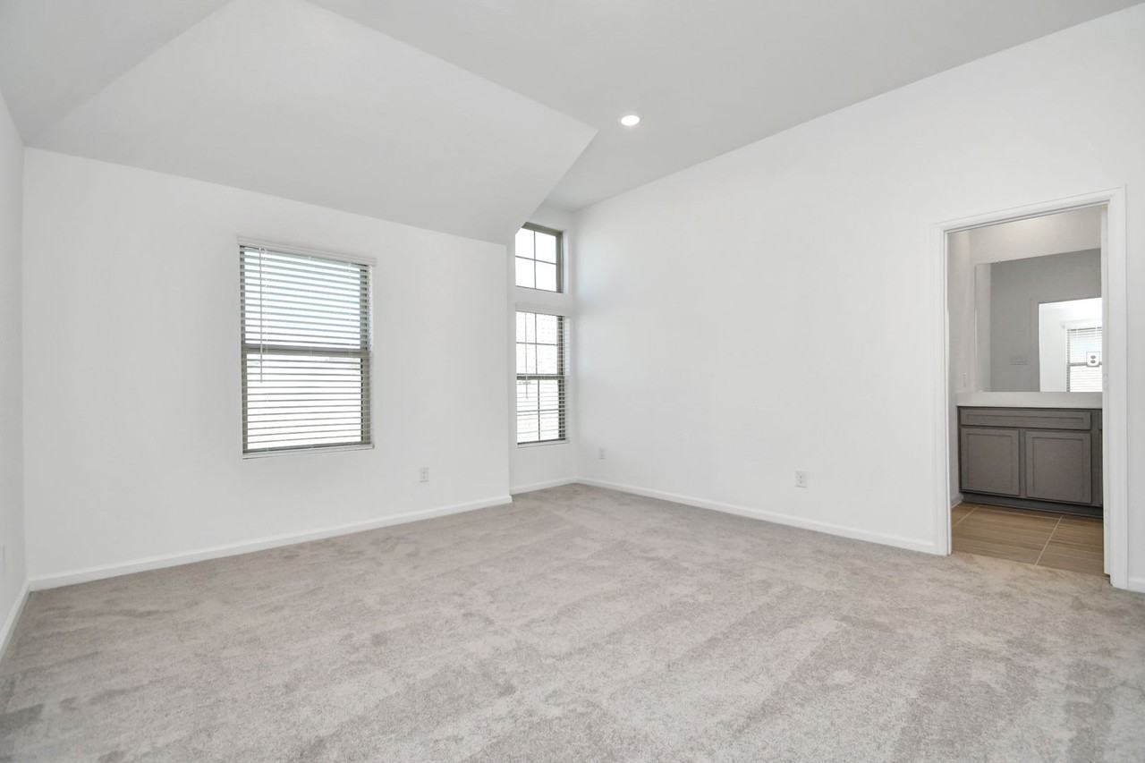 5535 Holly Haven Ct - Photo 6 of 39