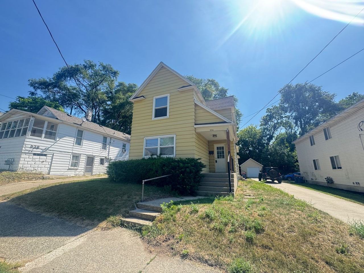 534 Eastern Ave Ne - Photo 2 of 21