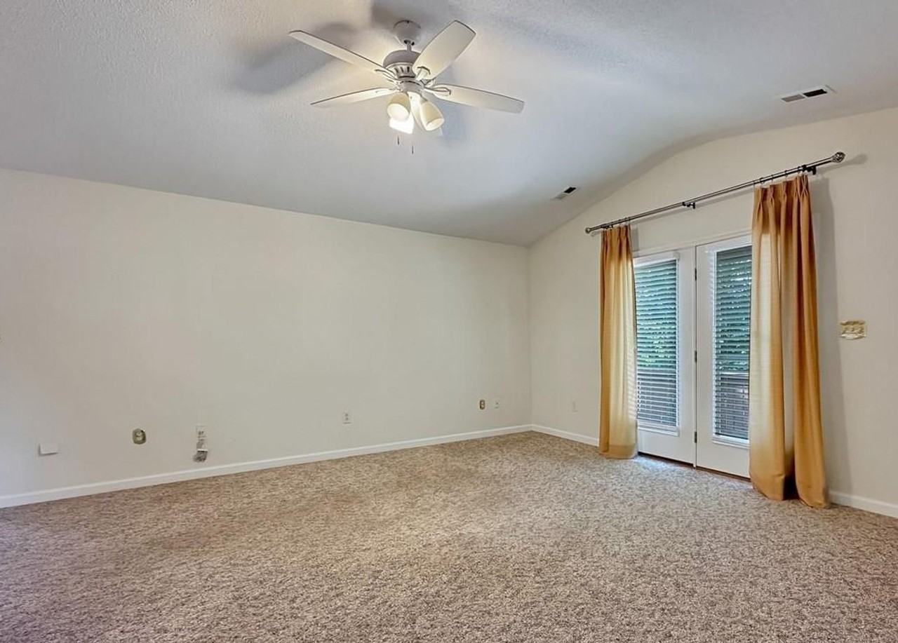 109 Glenwood Cir - Photo 2 of 20