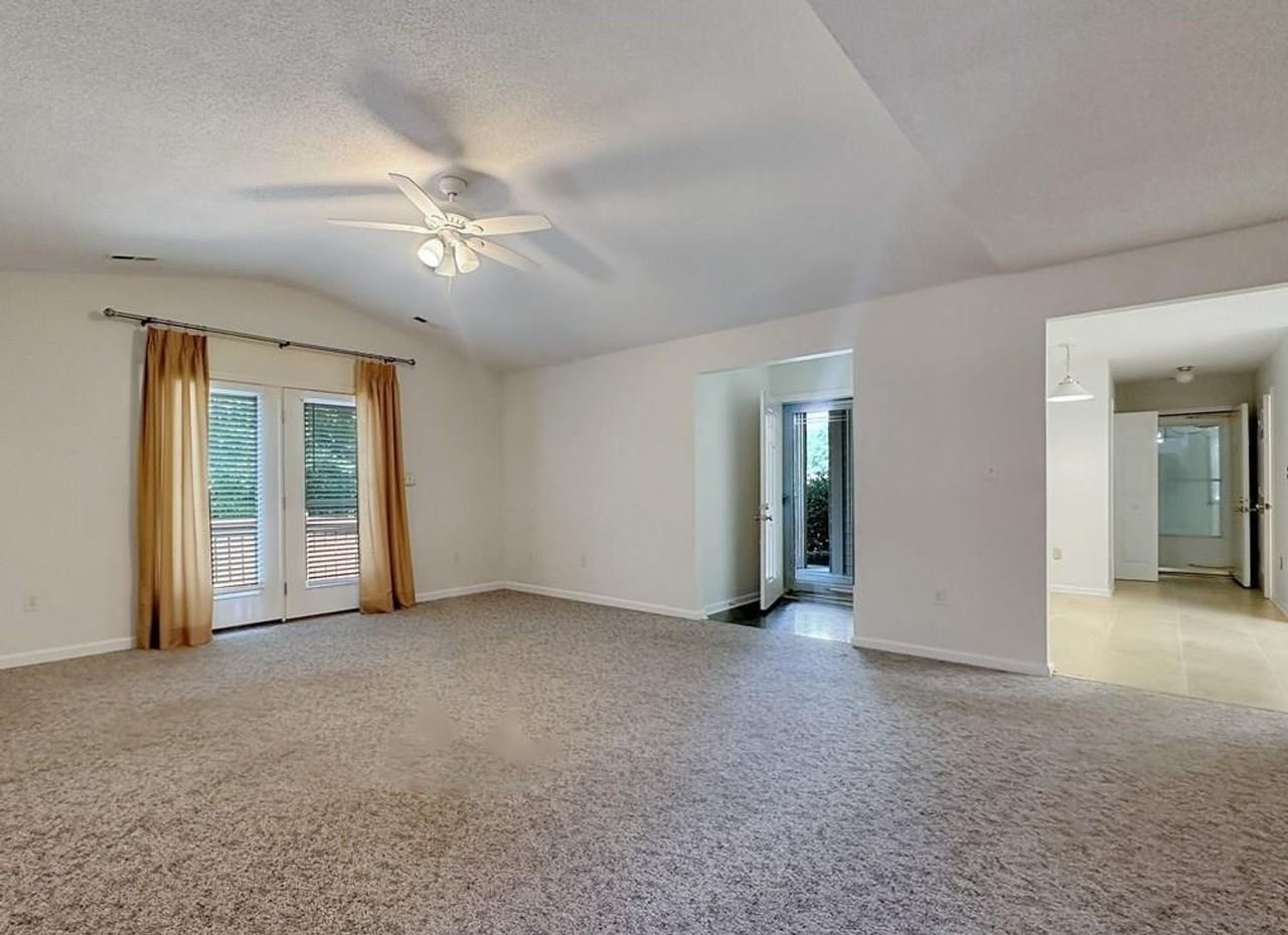 109 Glenwood Cir - Photo 3 of 20