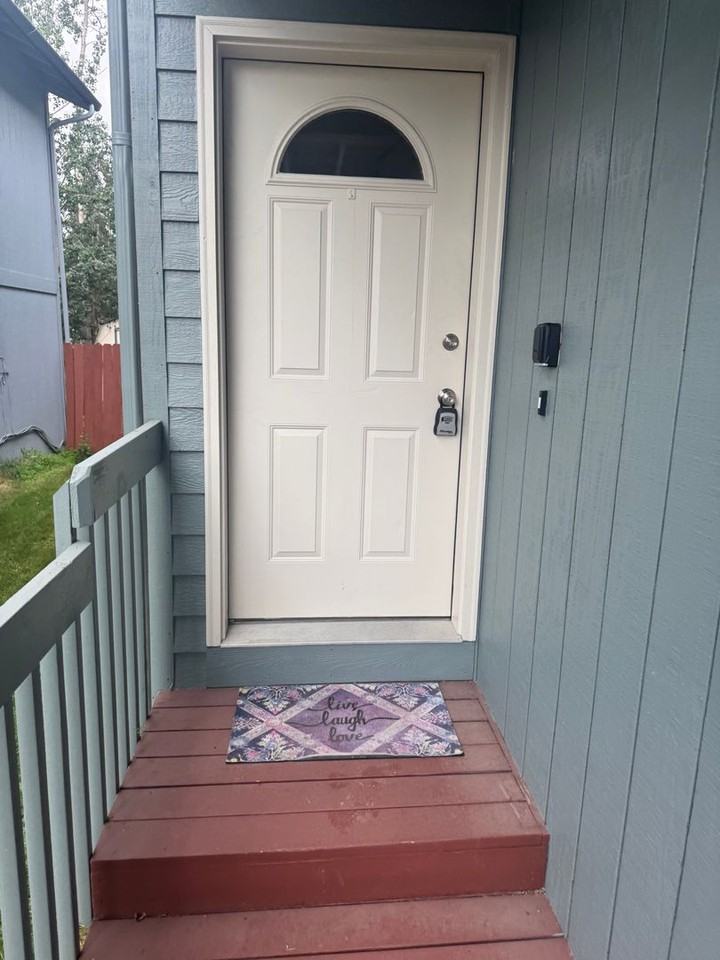 8936 Meadow Park Cir - Photo 2 of 25