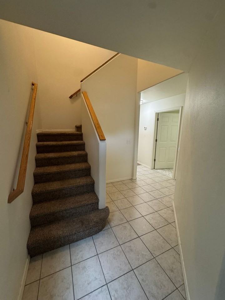 8936 Meadow Park Cir - Photo 3 of 25