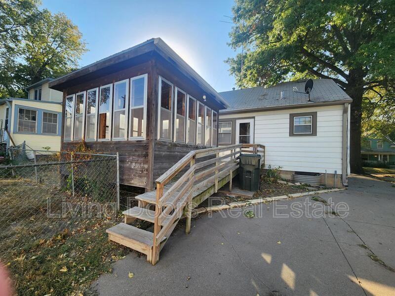 1548 S 25th St - Photo 3 of 15