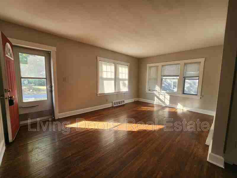 1548 S 25th St - Photo 4 of 15