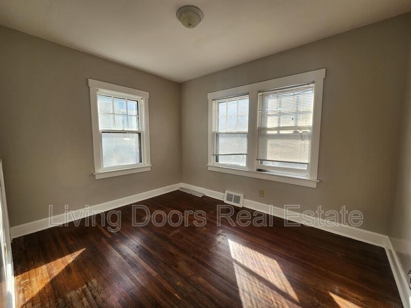 1548 S 25th St - Photo 5 of 15