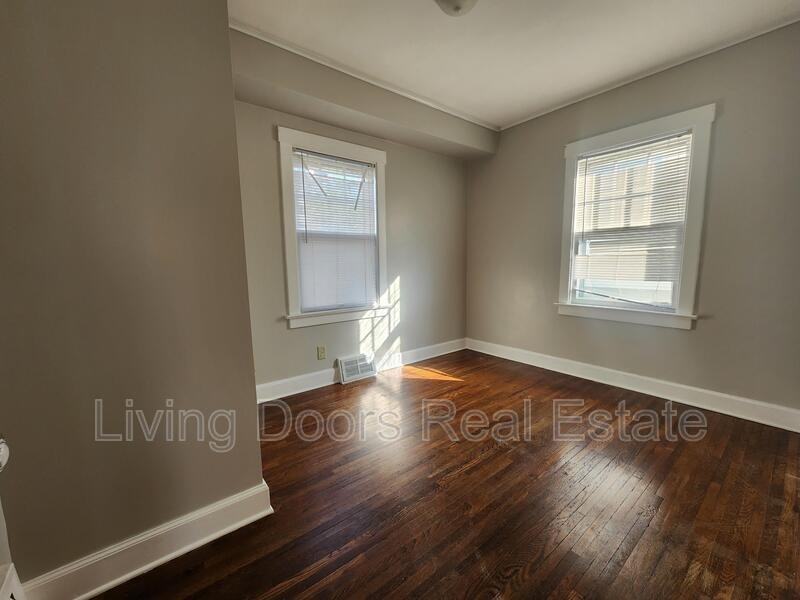 1548 S 25th St - Photo 6 of 15